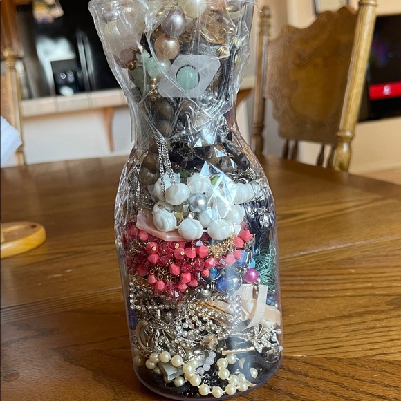 Elegant Multi-Color Beaded Necklace - Picture 1 of 5